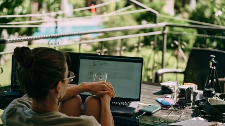 Embracing Digital Nomadism: How to Run a Business Remotely While Traveling the World