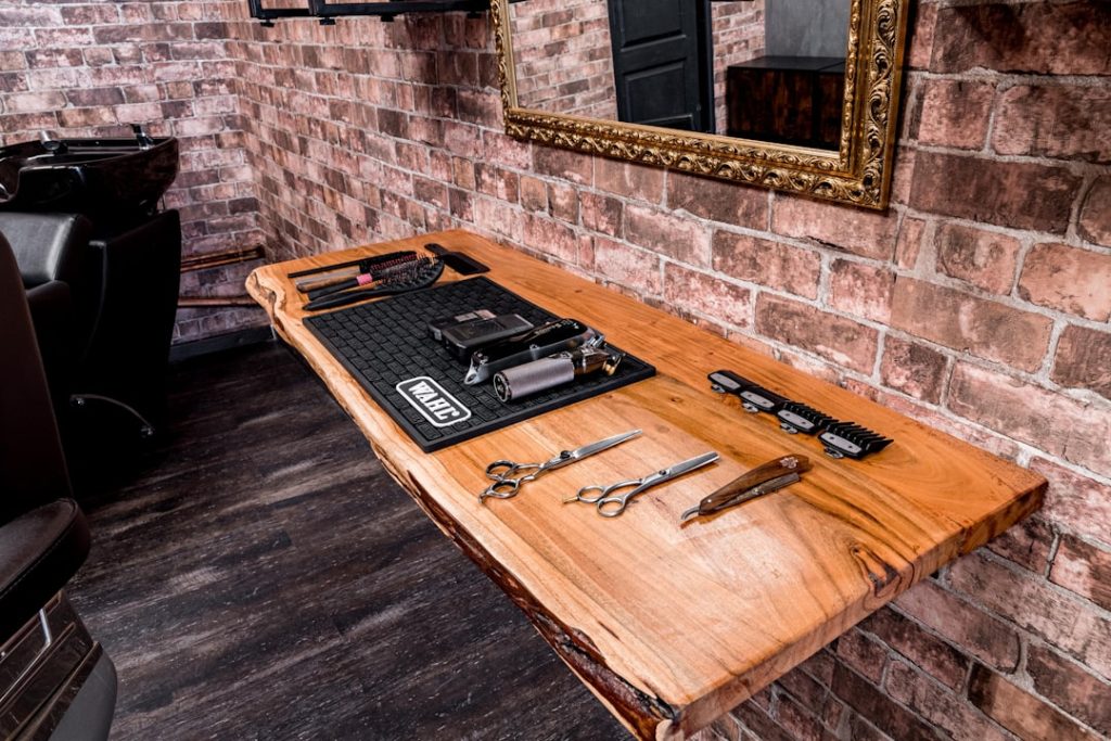 Essential Features Your Salon Reception Desk Must Have